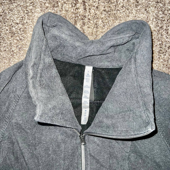 Lululemon Athletica Full Zip Cozy Cuddle Up Jacket in Heathered Gray - Picture 8 of 11
